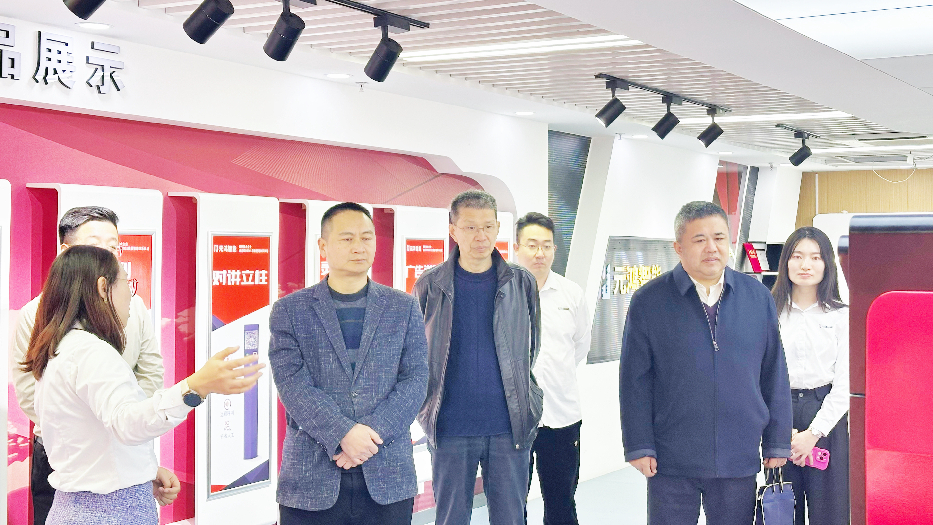 校企攜手，共探智慧停車新征程 —— 濟南大學(xué)后勤部領(lǐng)導(dǎo)蒞臨元鴻智能參觀調(diào)研